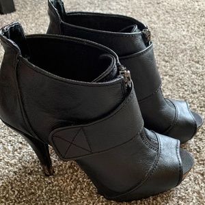 Simply Vera, by Vera Wang ankle high booties